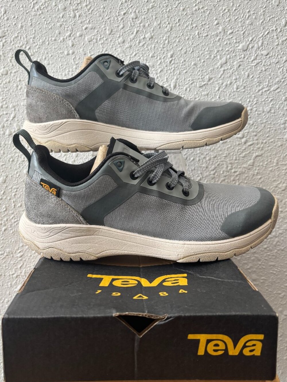 TEVA gateway low hiking shoes womens size 7 grey suede outdoor